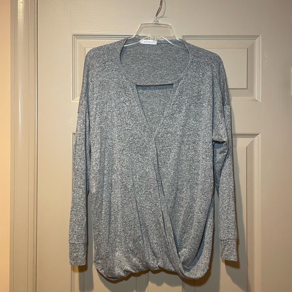 Cherish Heather Gray Knit Top with Cut-out V-Neck Detail, Twist‎ Hem, Size L/XL